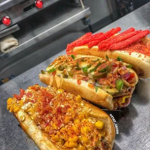 Elotero dog, Bulldog, Takis Dog