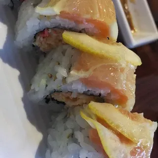 25. Lemon Meet Salmon Roll