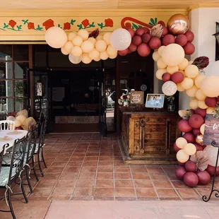 Organic balloon garland