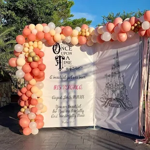 Welcome backdrop sign &amp; balloon garland