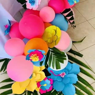 Organic balloon garland