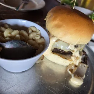 Truffler with gouda mac