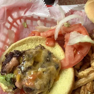 1/4 lb hamburger more like a slider on a great big bun