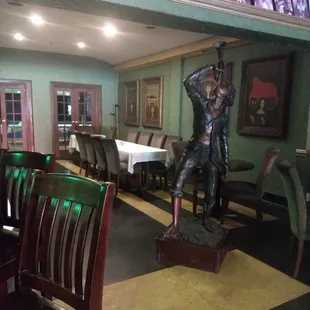 Statue.