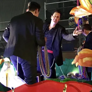 Jonathan Silverman looks amazing!!