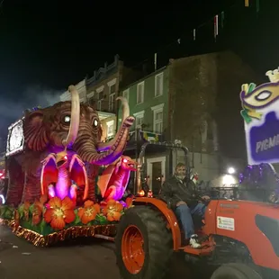Cool elephant float!