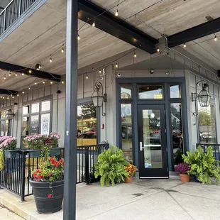 A great location that oddly has the look of NOLA in the middle of a Minnesota college town.