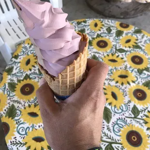 a hand holding an ice cream cone
