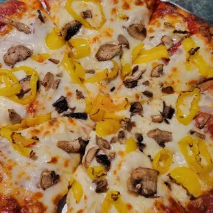 Small pepperoni, mushroom, onion and banana pepper pizza