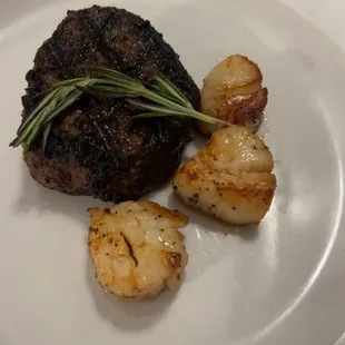 Filet with scallops