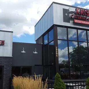 the outside of the restaurant