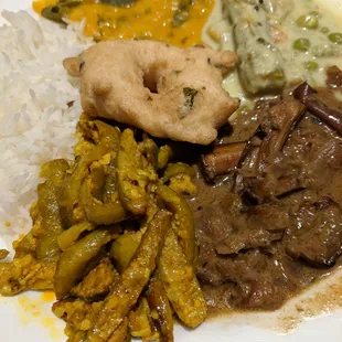 Rice, mysore dal, avial, eggplant kulambu, tindola, medu vada.