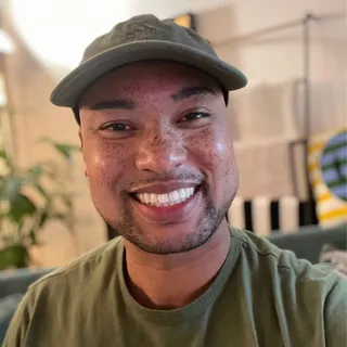AJ V.