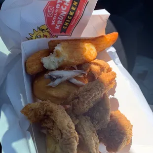 Fresh out the grease goodness!! Chicken so crispy well seasoned,well cooked very very good!!