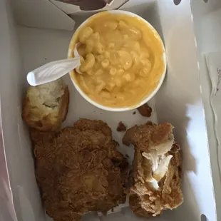 2 pieces chicken with mac and cheese and a biscuit