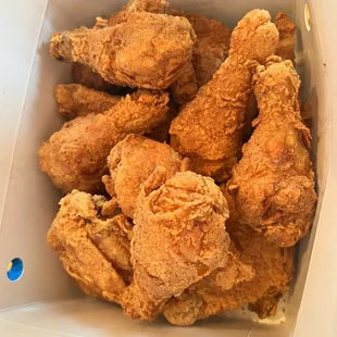 Hardy box of 16 pieces of dark meat chicken.