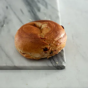Cinnamon raisin bagel