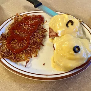 Hash crispy w/eggs Benedict