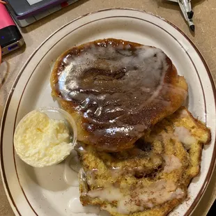 Cinnamon roll pancakes