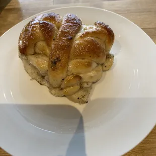 She&apos;s beauty, she&apos;s grace, she&apos;s a cardamom roll.