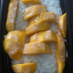 Khao Neeo Mamuang (Mango sticky rice)