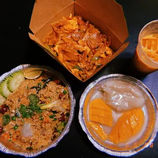 SOOOOO GOOD! 3. Drunken Noodles, 10. Chinese Sausages Fried Rice, 1. Mango Sticky Rice, Thai Ice Tea ! Everything was amazing! 10 stars
