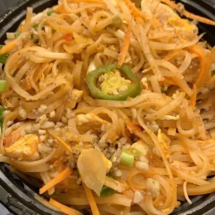 Spicy chicken pad Thai