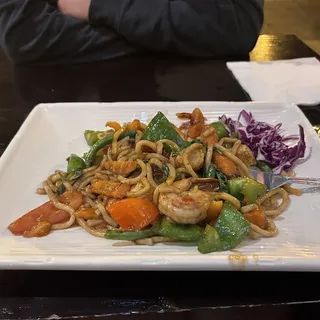 Udon Pad Kee Mao with Shrimp