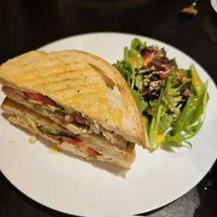 Gra-pow (5/5) with side salad (5/5)