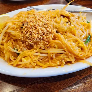 L109. Pad Thai