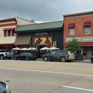 Passing by front of restaurant on Main St. before parking on Walnut Blvd. Between Third &amp; Fourth to access easier.  Sunday 9/17/2023