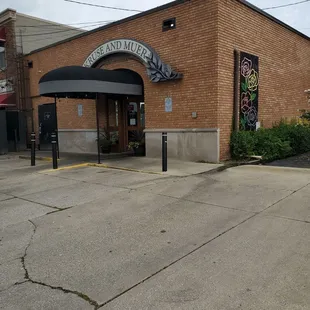 Back entrance to Kruse and Muer is located on the east side of Walnut Blvd. in Downtown Rochester. Sunday 9/17/2023