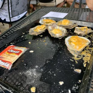 a tray of oysters