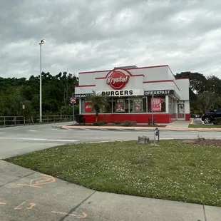 the exterior of a fast food restaurant