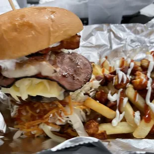 K'sero Hamburger and upgraded Choripapa fries for the side.