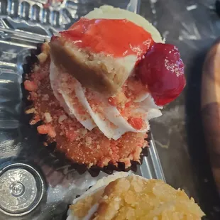 Strawberry cheesecake cupcake