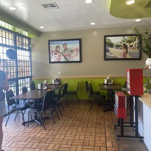 Small dining area that was deserted for the 20 min duration we were there from 11:20-11:45an