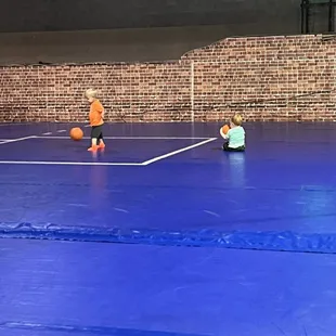 Fun open pad area for all ages. Even gymnasts were doing cool tricks on it