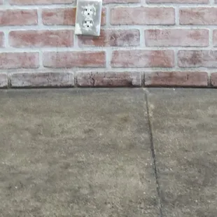 Filthy floors, damaged outlets!