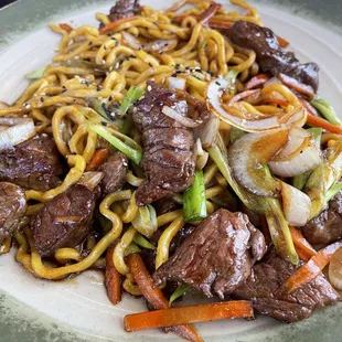 Teriyaki Noodles with Sirloin Steak