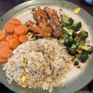 It doesn&apos;t even look appetizing. I don&apos;t know why they gave me pieces of salmon.