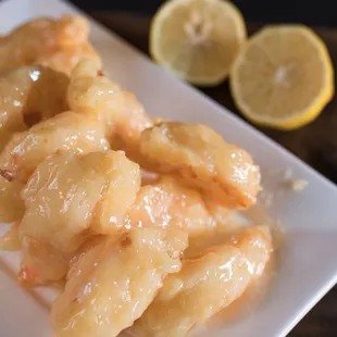 柠檬脆皮虾 Crispy shrimp w. lemon sauce