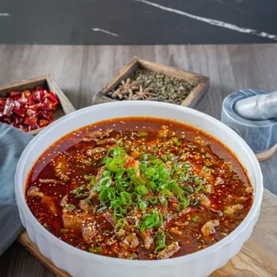 水煮牛肉 Boiled beef in spicy szechuan sauce