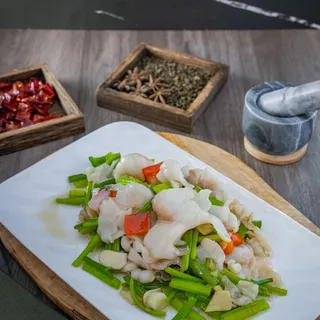 Stir Fried Grass Garp Fillet w. Celery