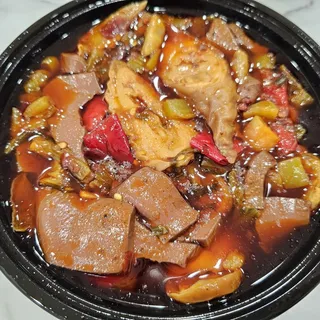 Stewed Pork Intestine with Duck Blood in Clay Pot