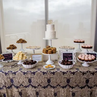 A very special dessert bar for our lovely couple Julieta + Matthew at the Ultimate Skybox!