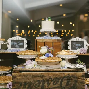 Jackie + Misha&apos;s Wedding Desserts: Apple Cider Crumb &amp; S&apos;mores Pies!