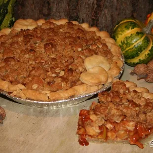 Apple Cider Crumb Pie : a special variety of apples + cinnamon + our Signature oatmeal crumb topping