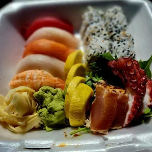 Sushi lunch special. Chef&apos;s choice.