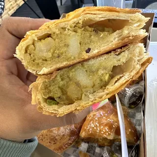 Spicy Curry Potatoes w/ Peas